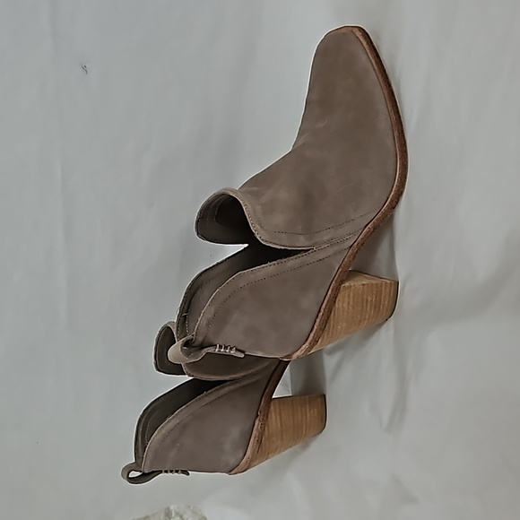 Jeffrey Campbell Rosee Bootie Suede Size 9.5 Gray Taupe - Picture 14 of 16
